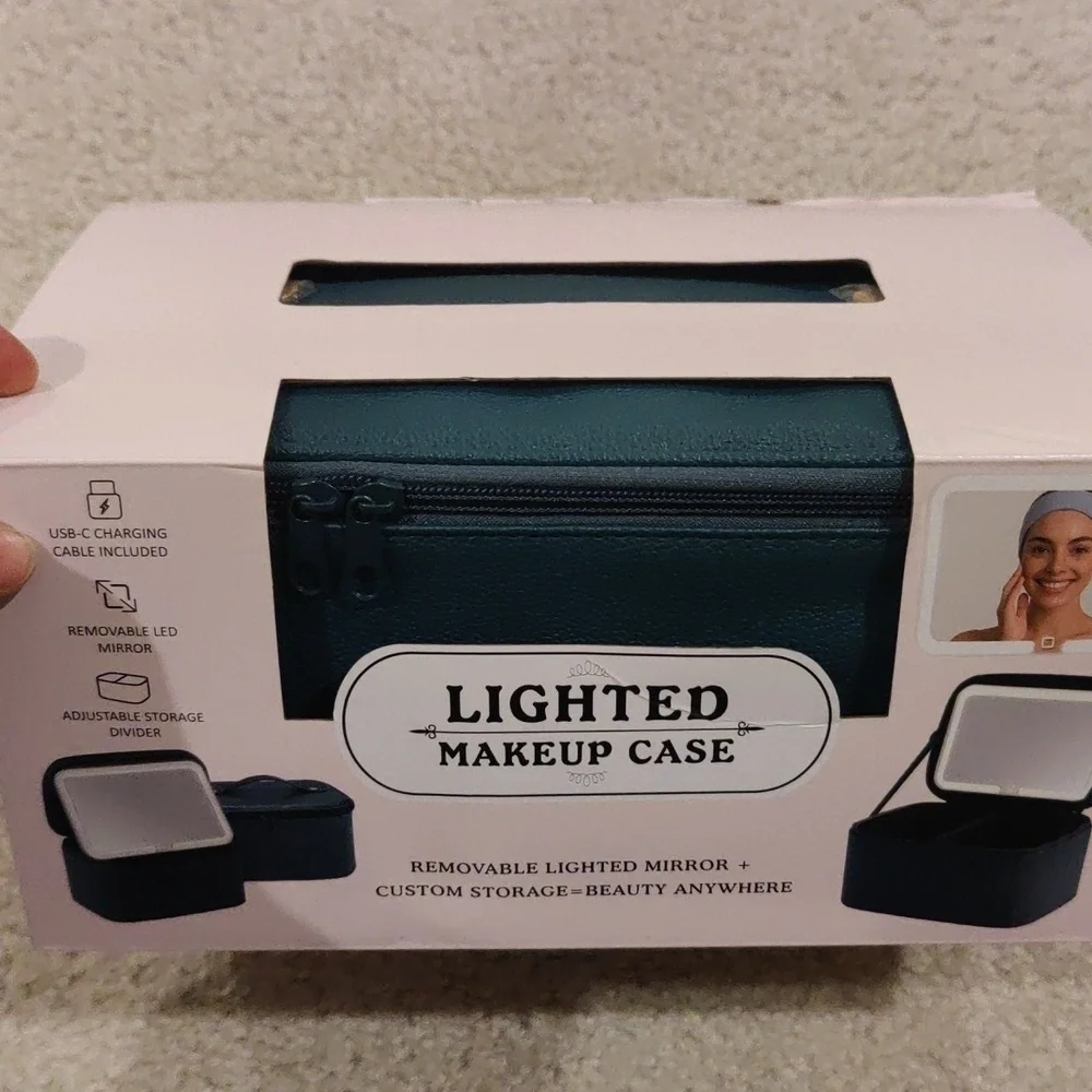 New!Lighted Makeup Case USB-C Charging, LED Mirror New In Box